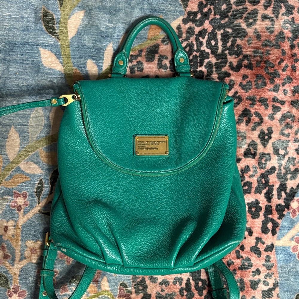 〰️ marc jacobs leather backpack